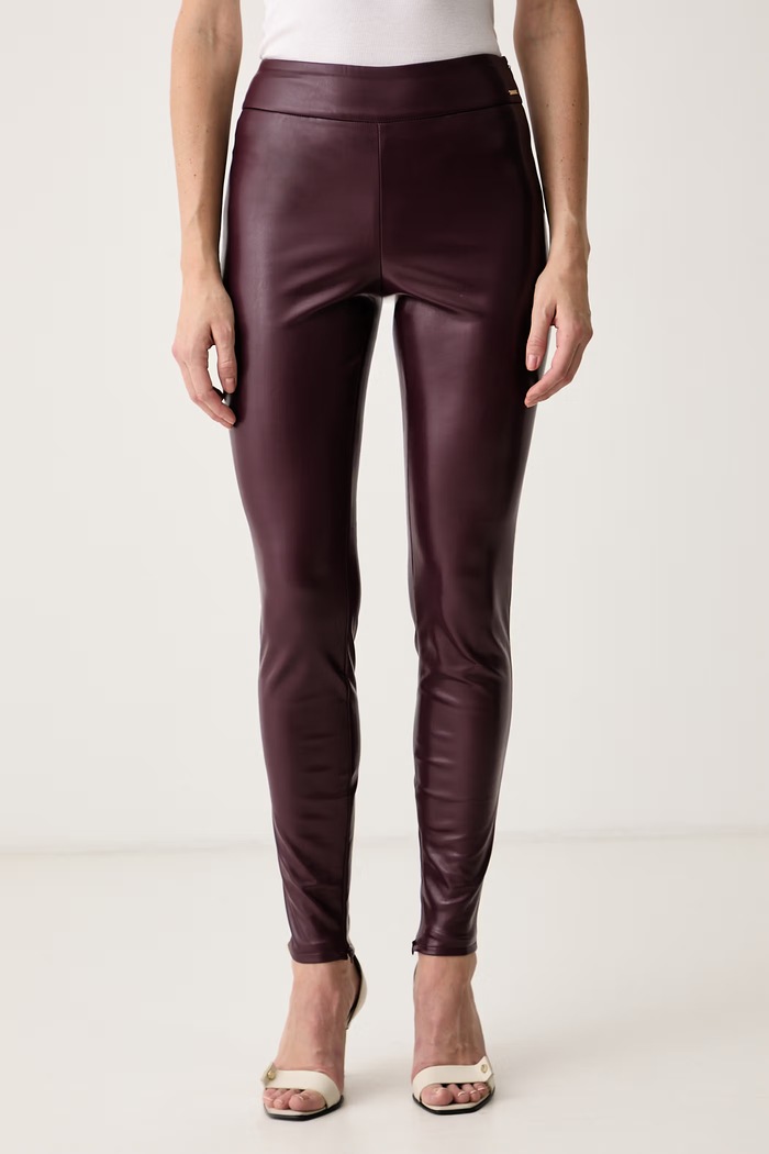 Guess Spodnie damskie z imitacji skóry PRESCILLA bordowy W4BB18.WGIK0