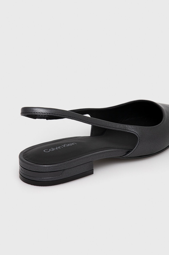 Calvin Klein baleriny skórzane FLAT SLINGBACK PUMP PEARL czarny HW0HW02120