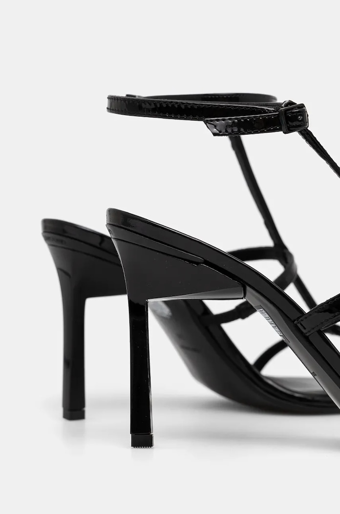 Calvin Klein sandały skórzane HEEL GLADI SANDAL 90 PAT czarny HW0HW02312