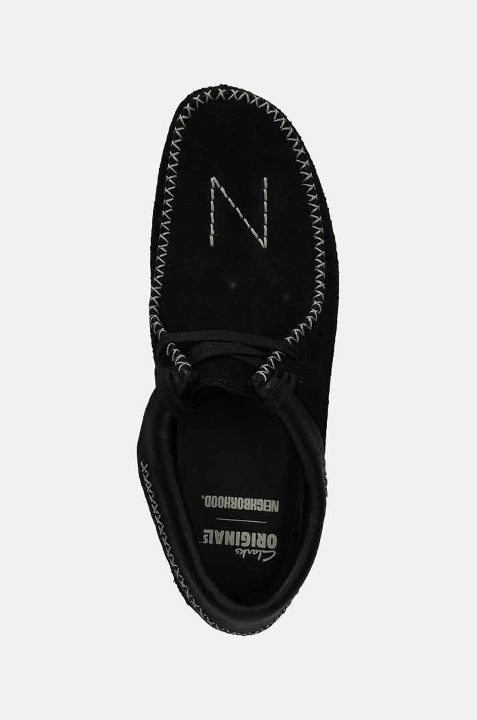 Semišové poltopánky Clarks Originals Wallabee x Neighborhood čierna 26179532