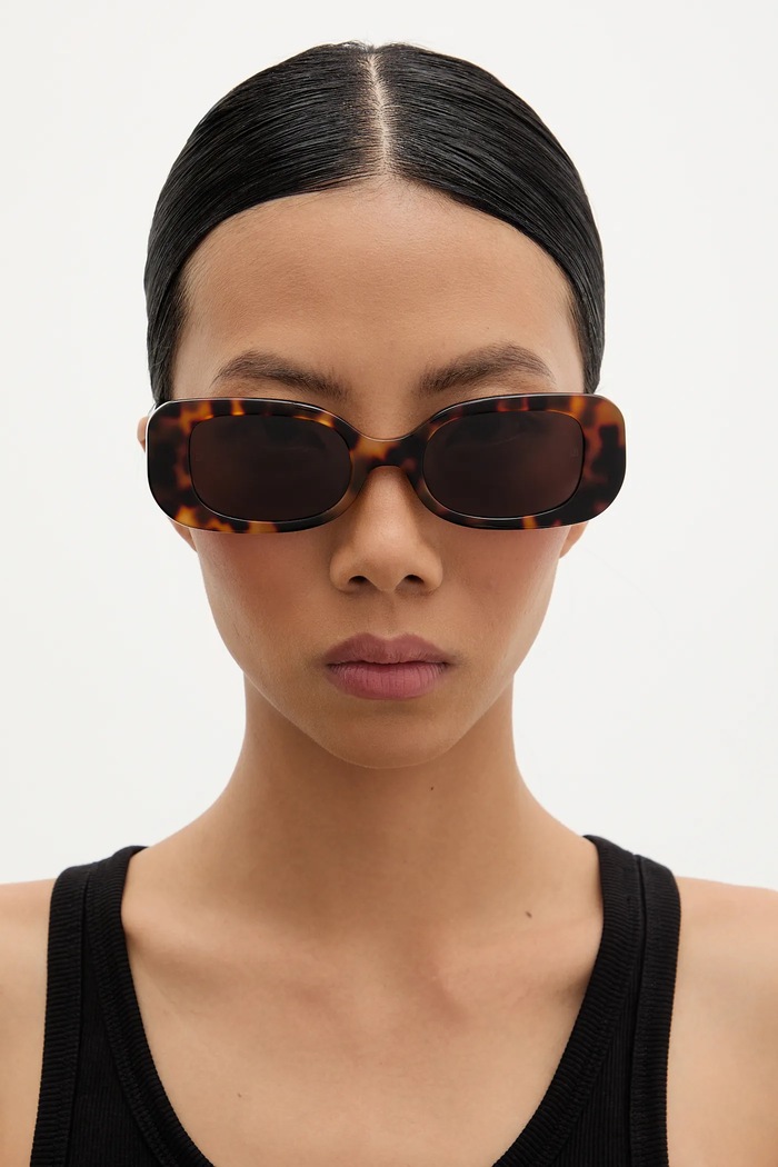 Солнцезащитные очки LINDA FARROW LOLA LFL1117C2SUN