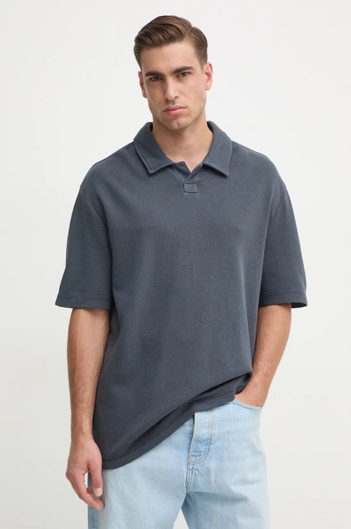 Памучна тениска с яка Calvin Klein Jeans свободна сив J30J326688