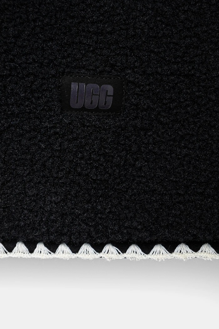 Шал UGG 101021 черен AW24