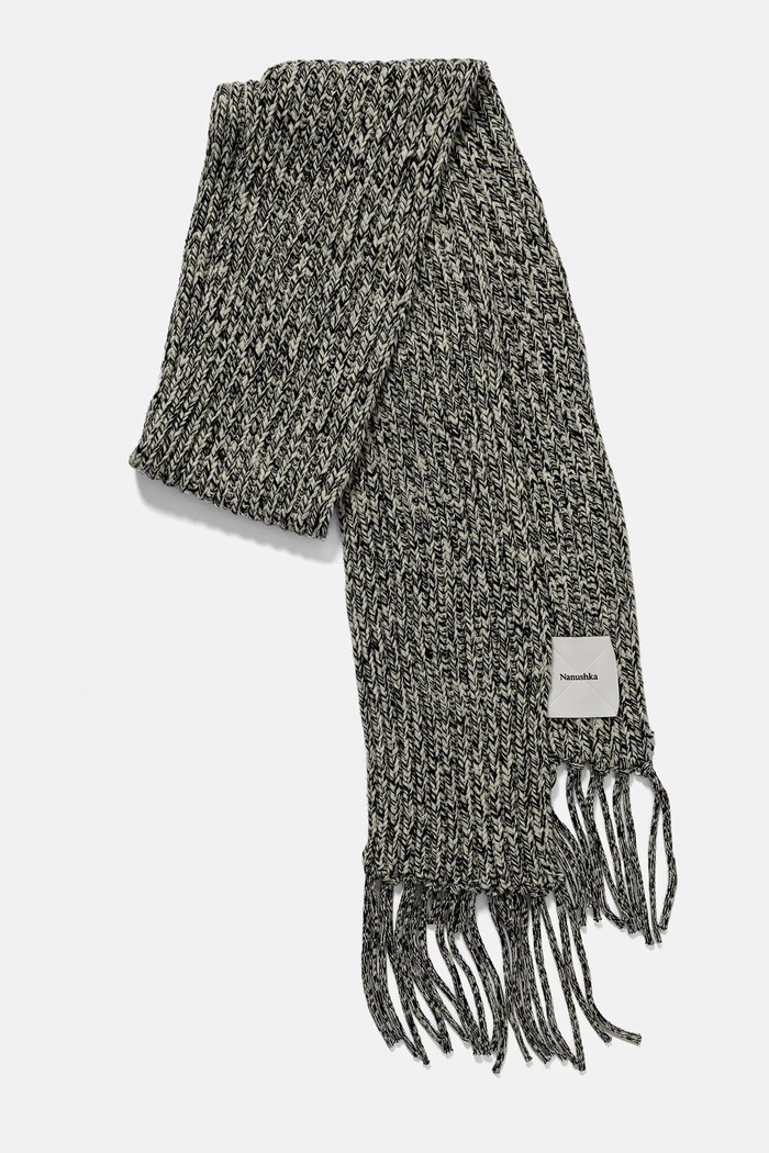 Μάλλινο κασκόλ Nanushka IZAIA NU24FWSC10599 μαύρο AW24