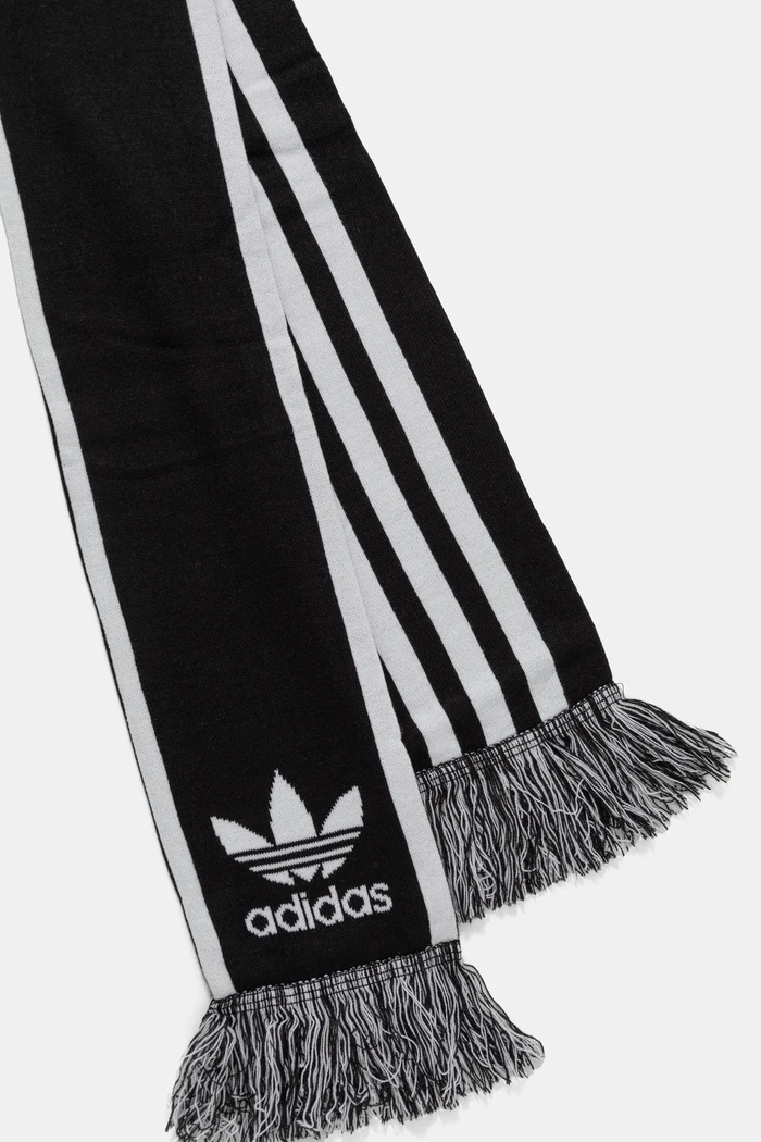 Šála adidas Originals IY4105 černá AW24