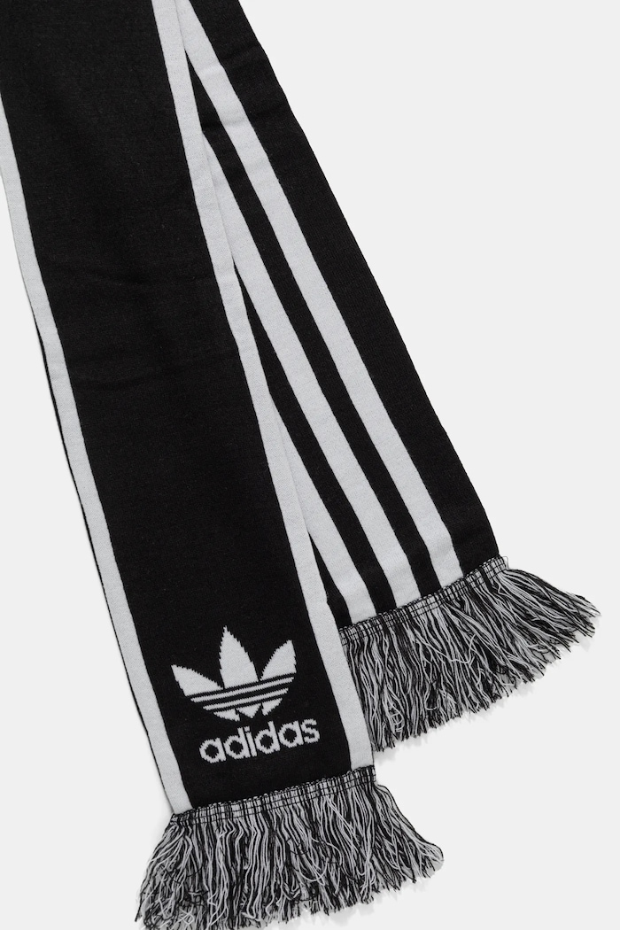 Šála adidas Originals IY4105 černá AW24