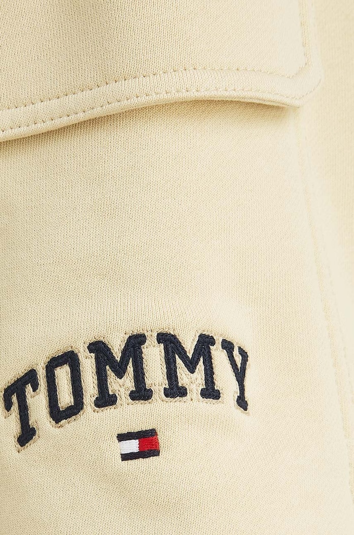 Tommy Hilfiger spodnie dresowe bawełniane dziecięce VARSITY EMBR CARGO beżowy KB0KB09120.9BYH.128.176
