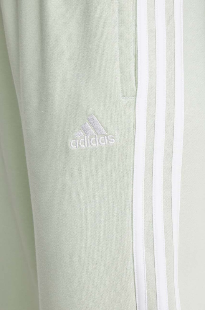 adidas spodnie dresowe bawełniane Essentials zielony IY4236
