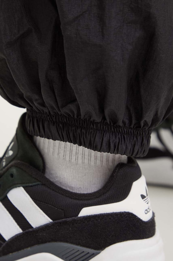 Hlače adidas Originals IW5487 crna