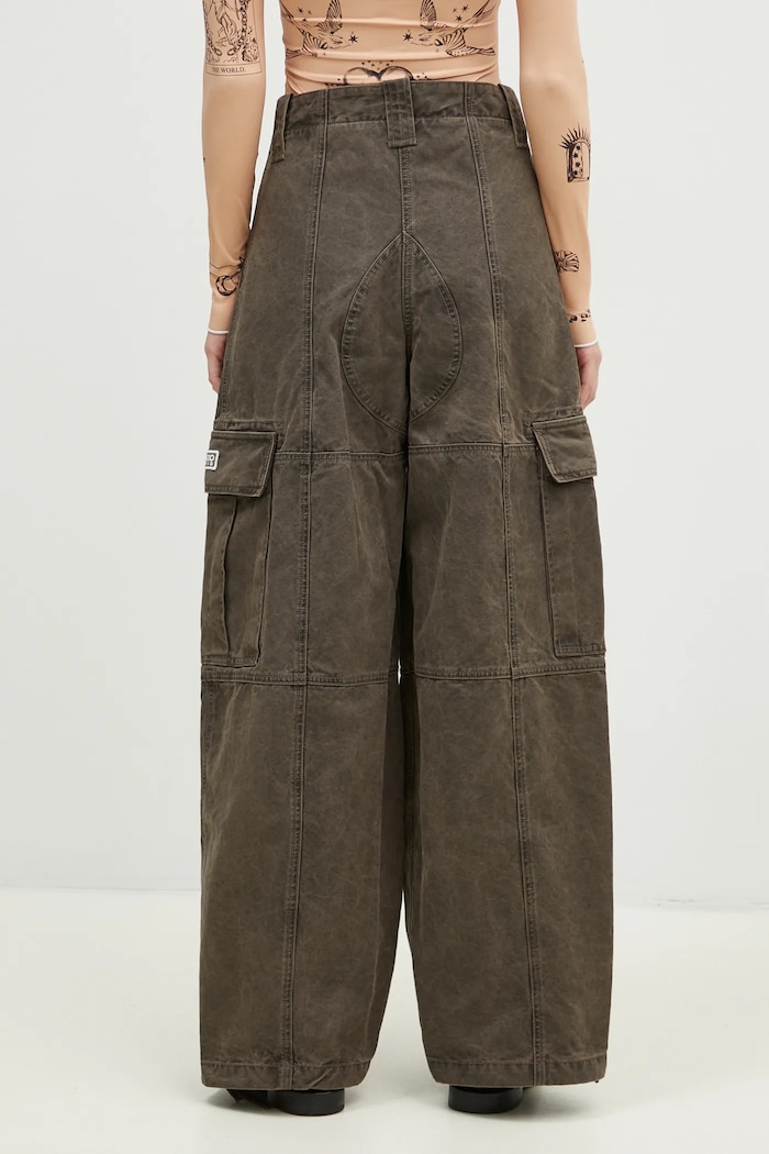 Odzież Kenzo spodnie bawełniane Dyed Canvas Cargo Pants FE62PA0909GK.92 brązowy