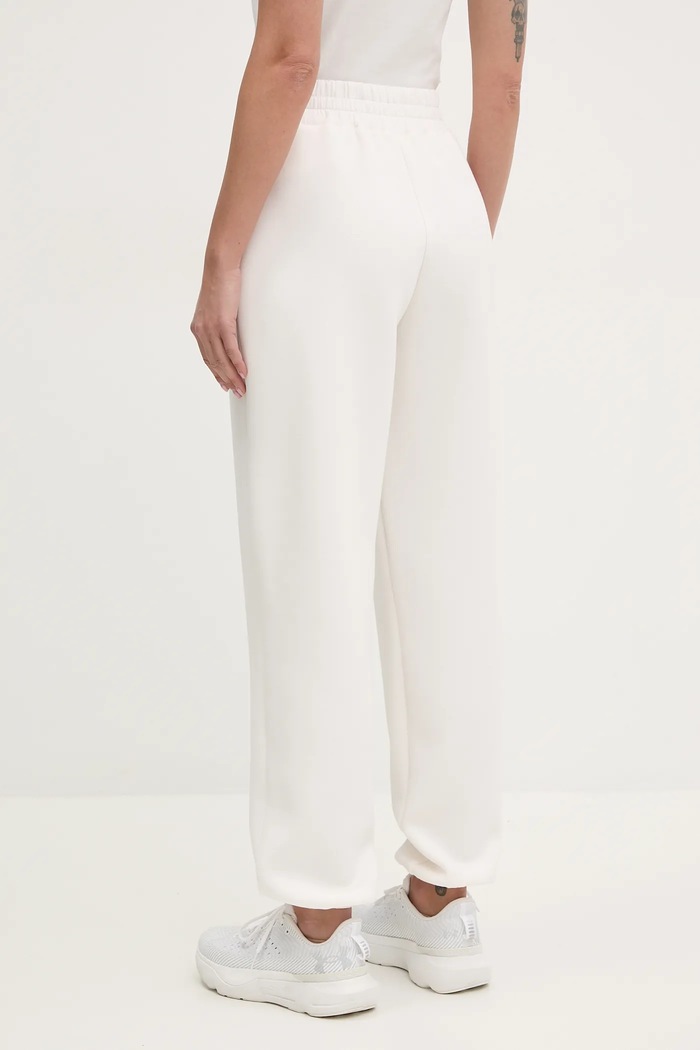 Guess pantaloni de trening CECILIA V4BB13.K7UW2 bej SS26
