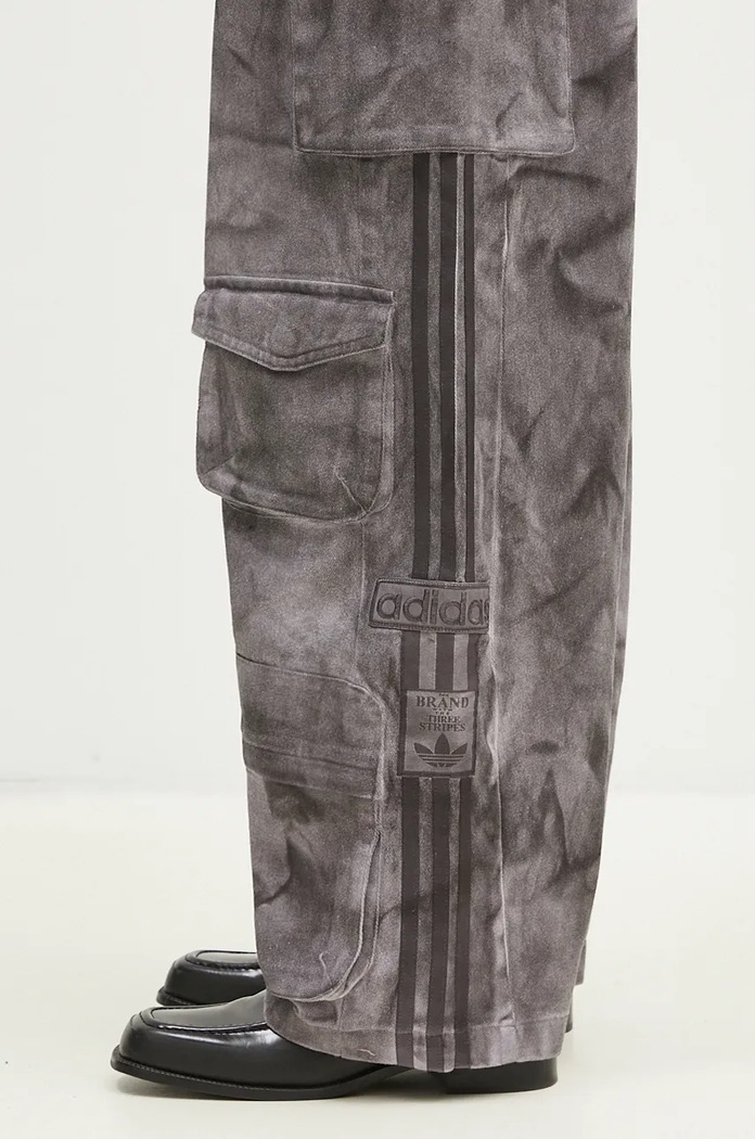 Bavlnené nohavice adidas Originals Xxl Cargo Pant sivá IW5532