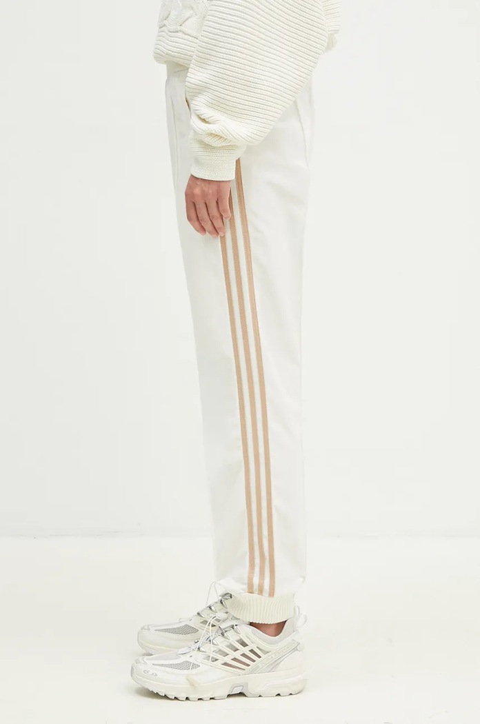 adidas Originals joggers Velvet Track Pant IX0960 beige AW24
