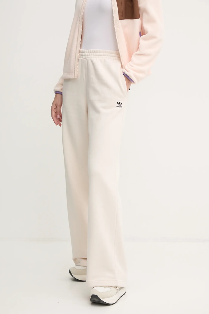 Спортен панталон adidas Originals Femme Galore Wideleg Fleece Pants трикотаж бежов JN3027
