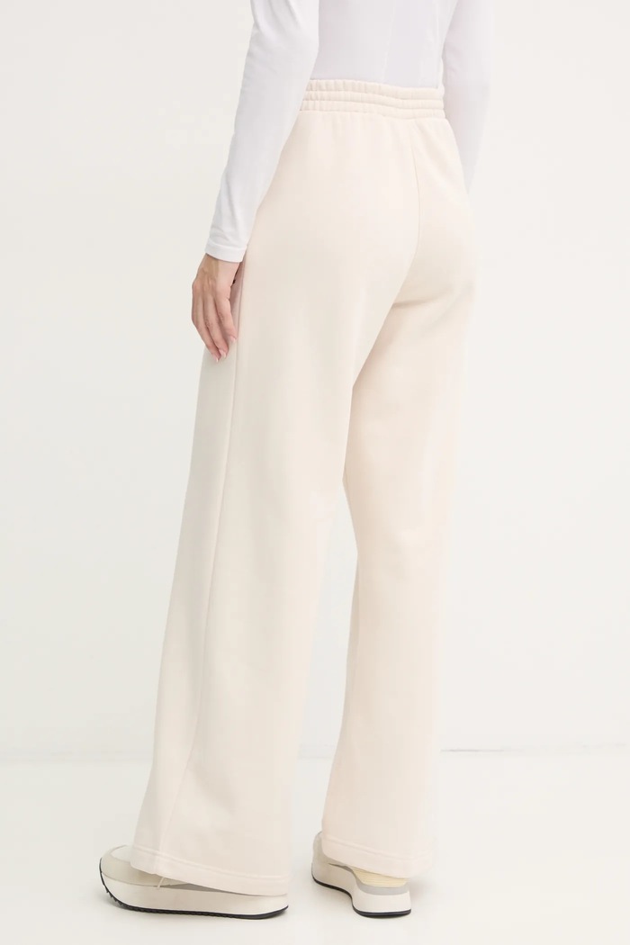 Дрехи Спортен панталон adidas Originals Femme Galore Wideleg Fleece Pants JN3027 бежов