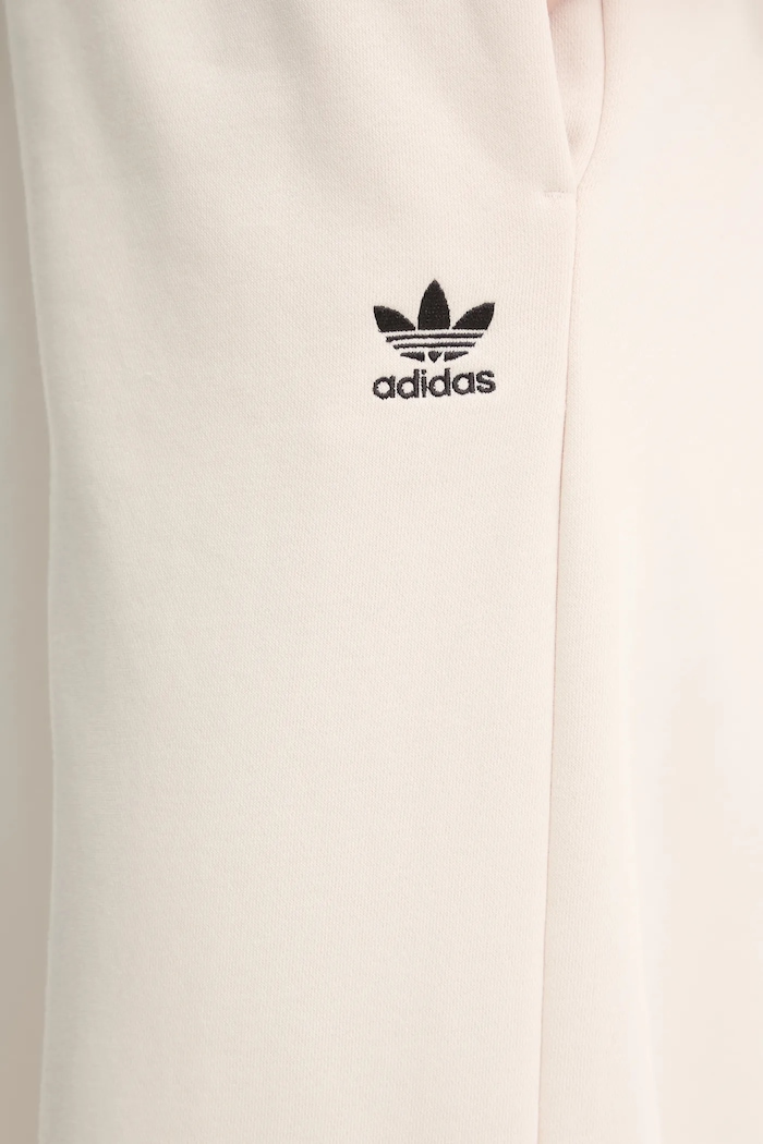 Спортен панталон adidas Originals Femme Galore Wideleg Fleece Pants бежов JN3027