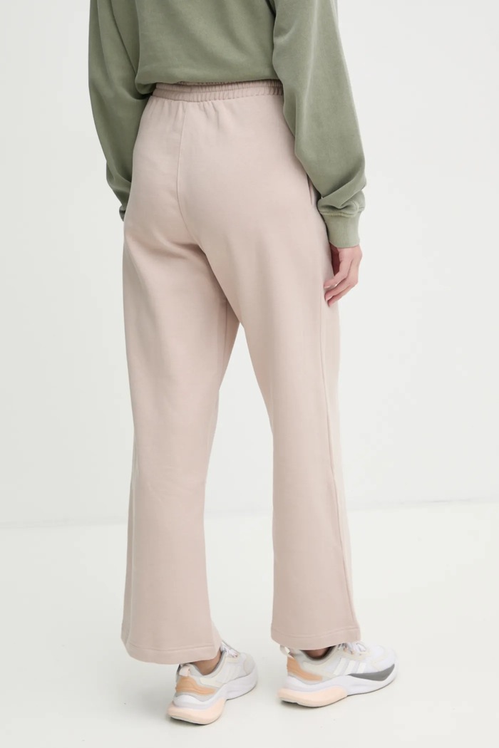 Oblačila Spodnji del trenirke adidas Originals Femme Galore Wideleg Fleece Pants JN3029 bež