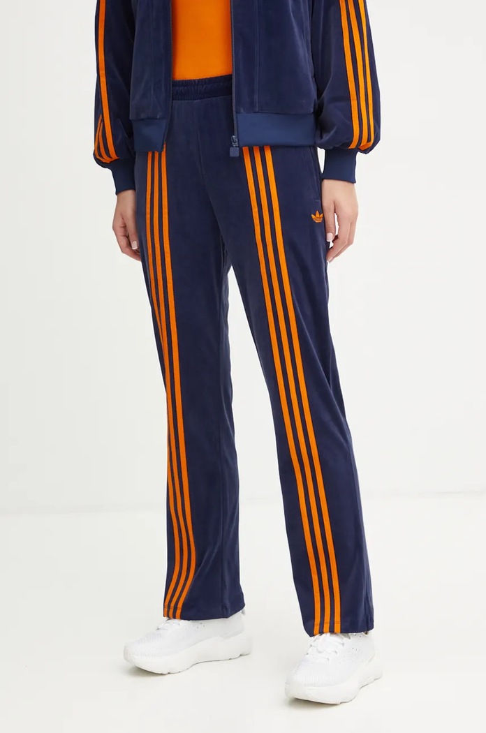 Βελούδινο παντελόνι φόρμας adidas Originals 70s Velour Track Pant απλικέ σκούρο μπλε JN8290