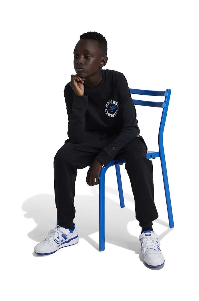 adidas Originals spodnie dresowe dziecięce FLEECE CARGO P dzianina czarny IW3502