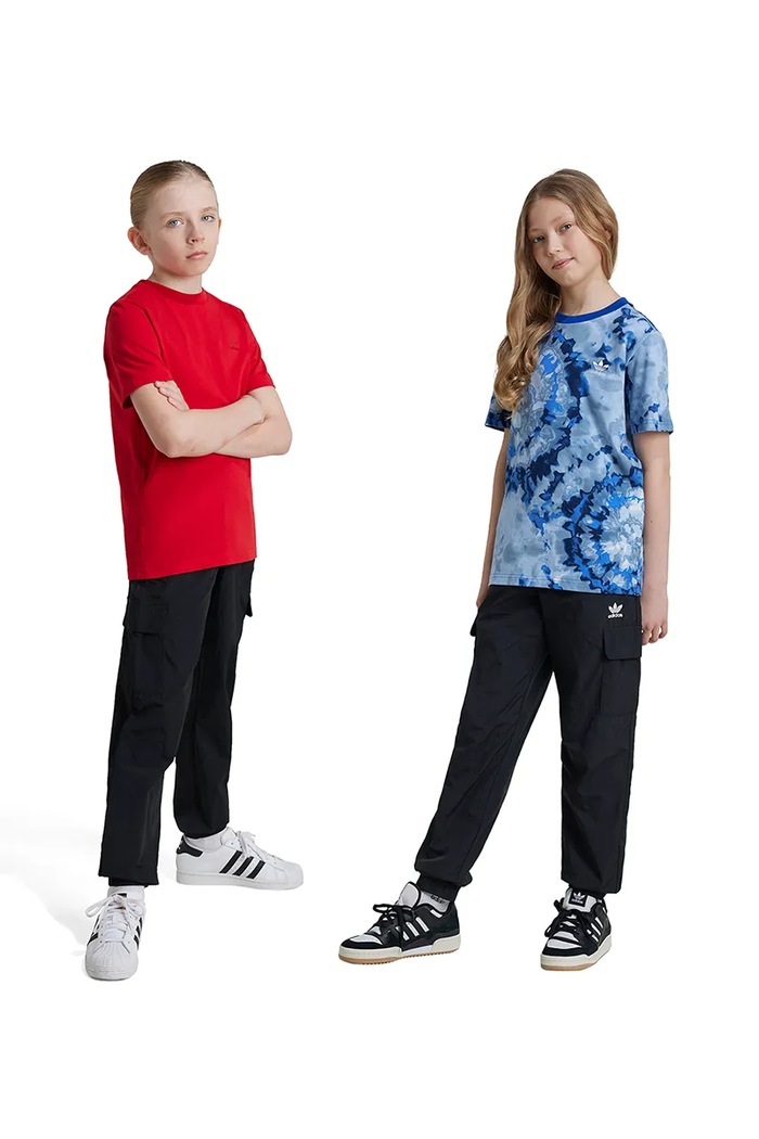 adidas Originals spodnie dziecięce CARGO PANTS tkanina czarny IW3505
