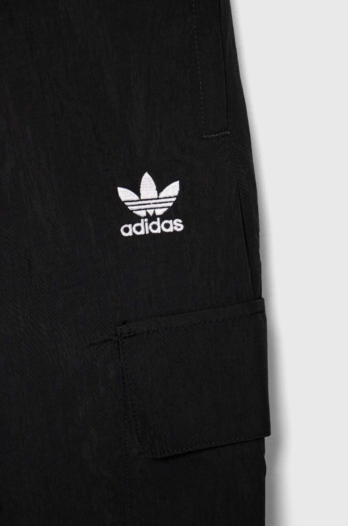 adidas Originals spodnie dziecięce CARGO PANTS czarny IW3505