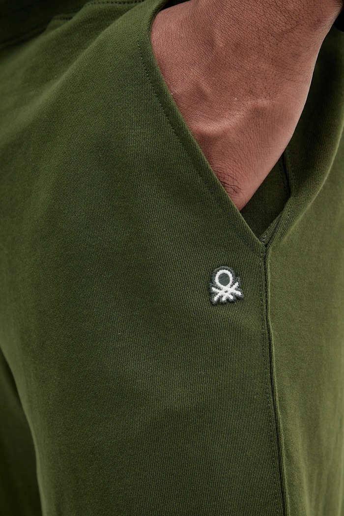 United Colors of Benetton spodnie dresowe bawełniane zielony 342ZUF01B