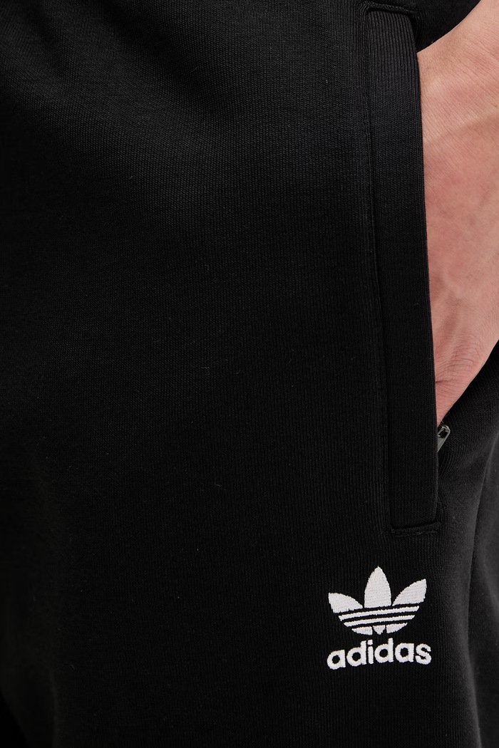 adidas Originals spodnie dresowe męskie z bawełną Essential czarny IY7361