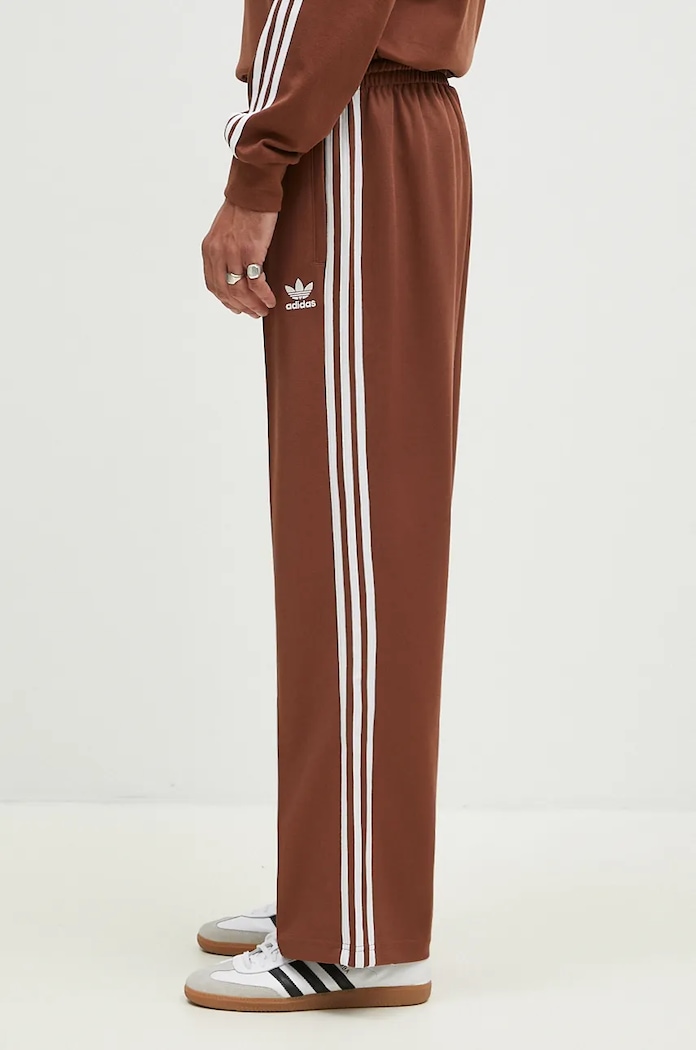 Спортивні штани adidas Originals Baggy Track Pant трикотаж коричневий IZ2476