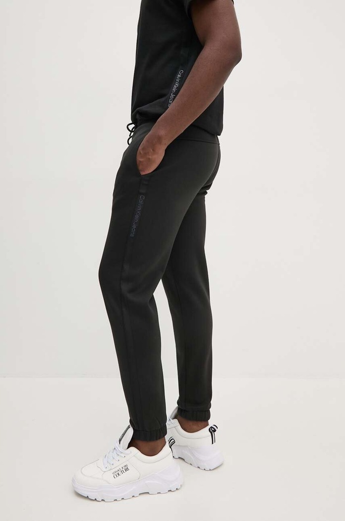 Спортен панталон Calvin Klein Jeans трикотаж черен J30J326175