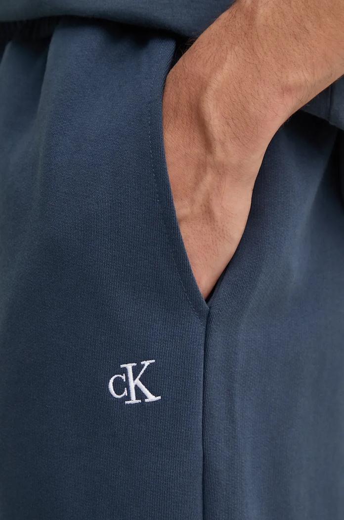 Памучен спортен панталон Calvin Klein Jeans син J30J326881