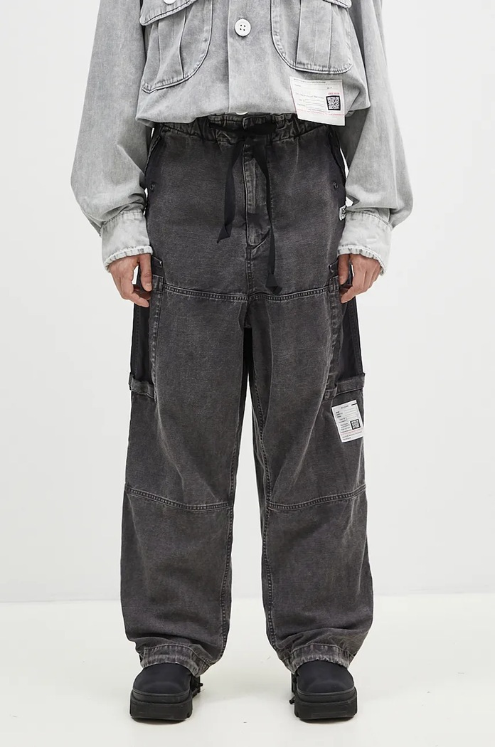 Maison MIHARA YASUHIRO pantaloni de bumbac Satin Cargo uni negru J13PT171