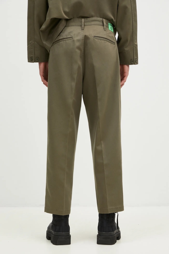 Odjeća Hlače NEIGHBORHOOD NEIGHBORHOOD X Dickies . Tuck Wide Pants 242VFDKN.PTM01 zelena
