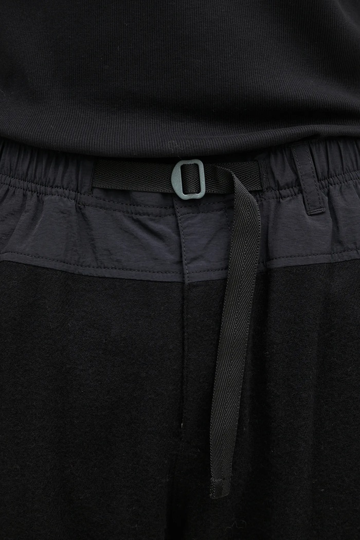 Undercover pantaloni in lana Pants nero UC2D4516.1