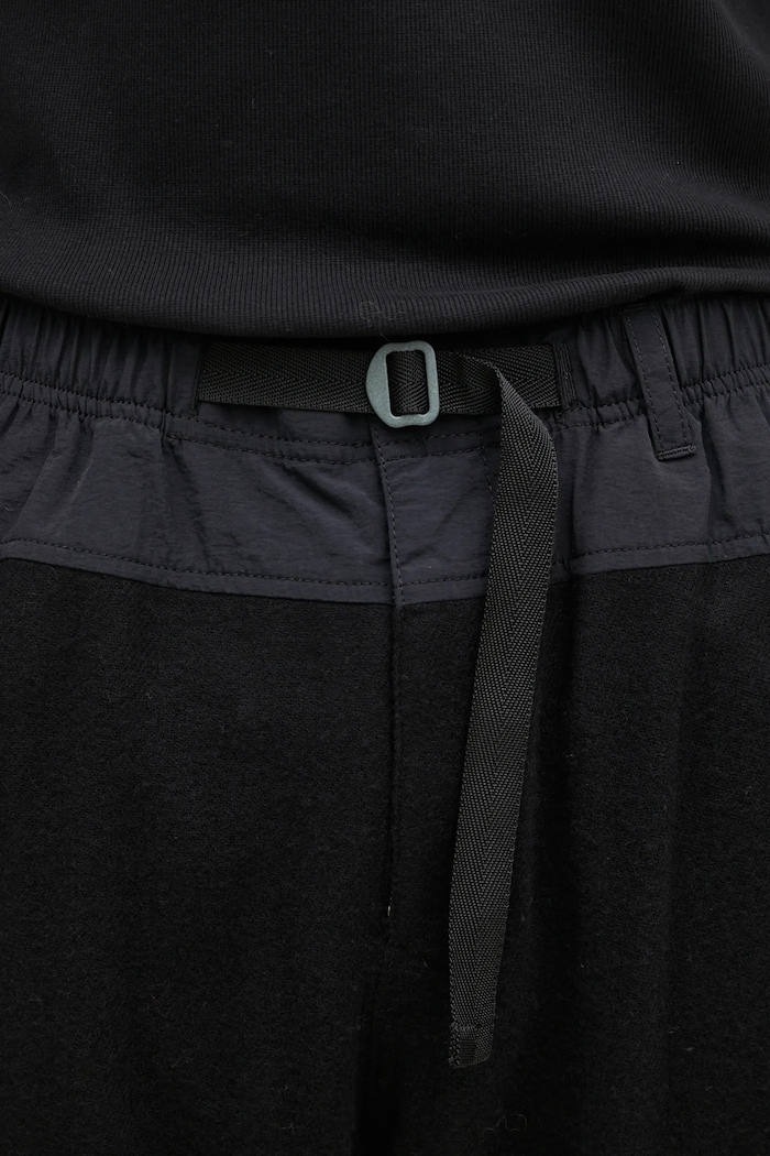 Undercover pantaloni in lana Pants nero UC2D4516.1