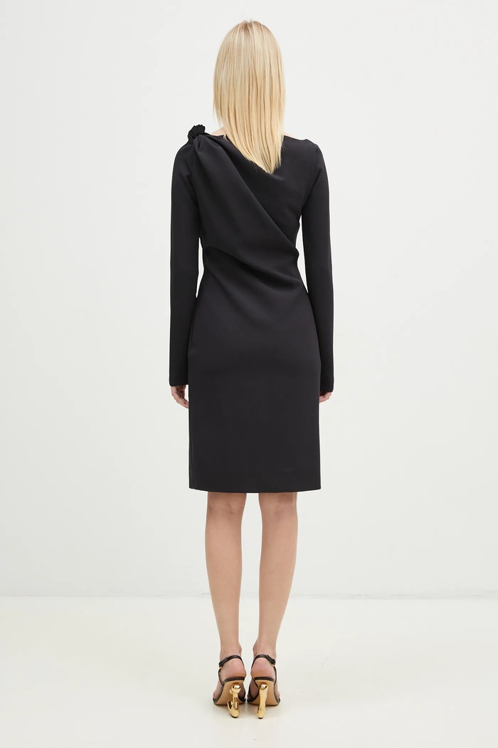 Oblečenie Šaty JW Anderson Shoulder Drape V-Neck Dress DR0446.PG1573.999 čierna