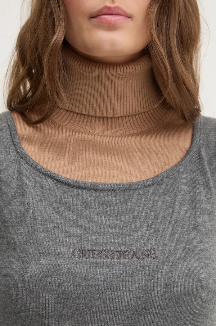 Top s prímesou hodvábu Guess Jeans W4BR17.Z3HO2 sivá