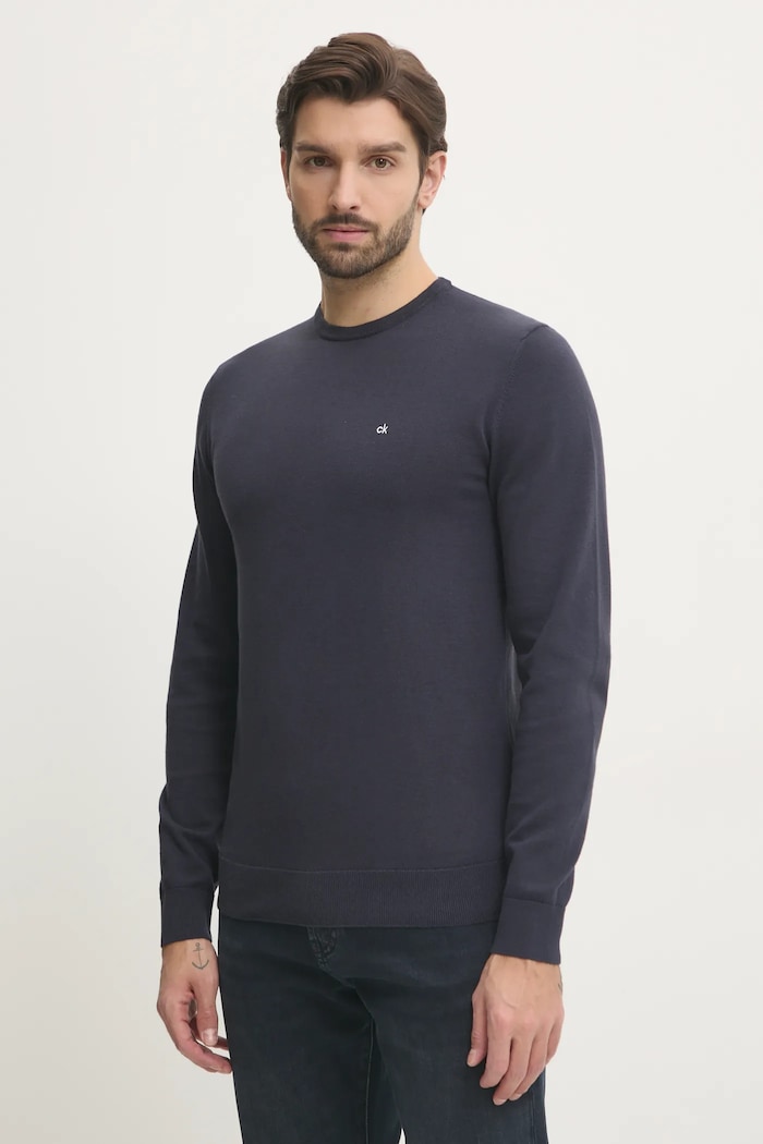 Sveter s prímesou hodvábu Calvin Klein okrúhly tmavomodrá K10K113549