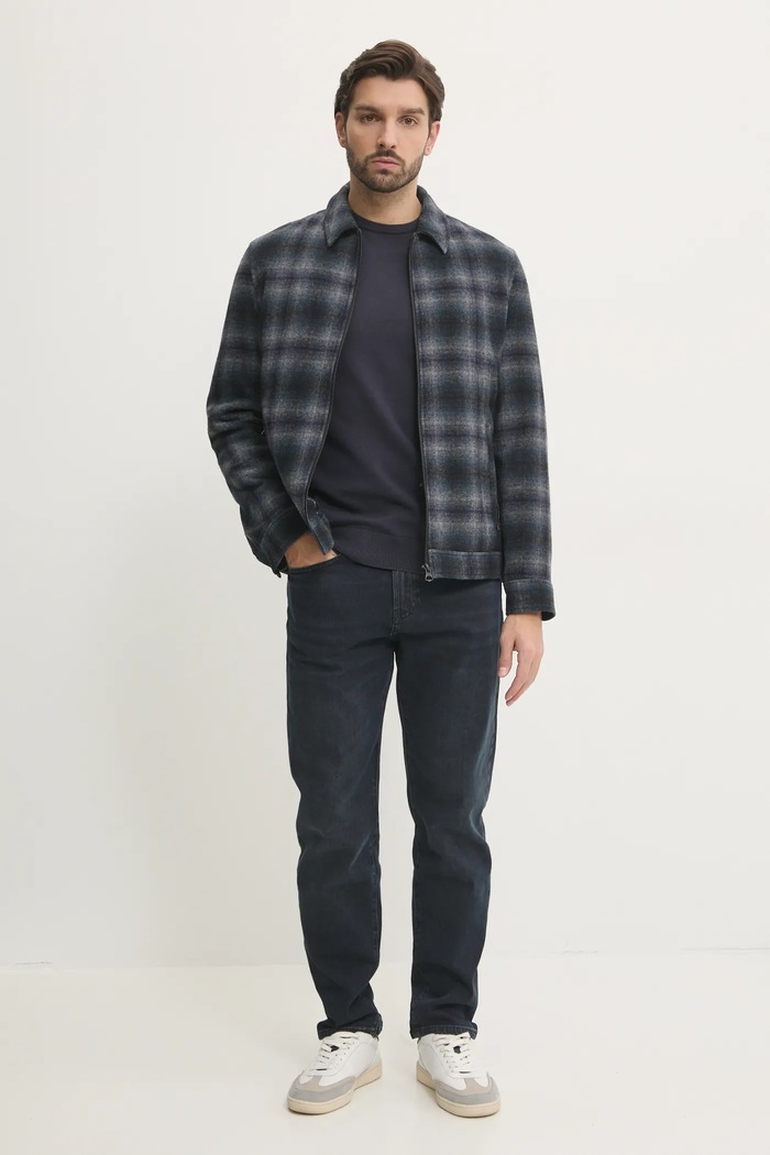 Sveter s prímesou hodvábu Calvin Klein K10K113549 tmavomodrá SS25