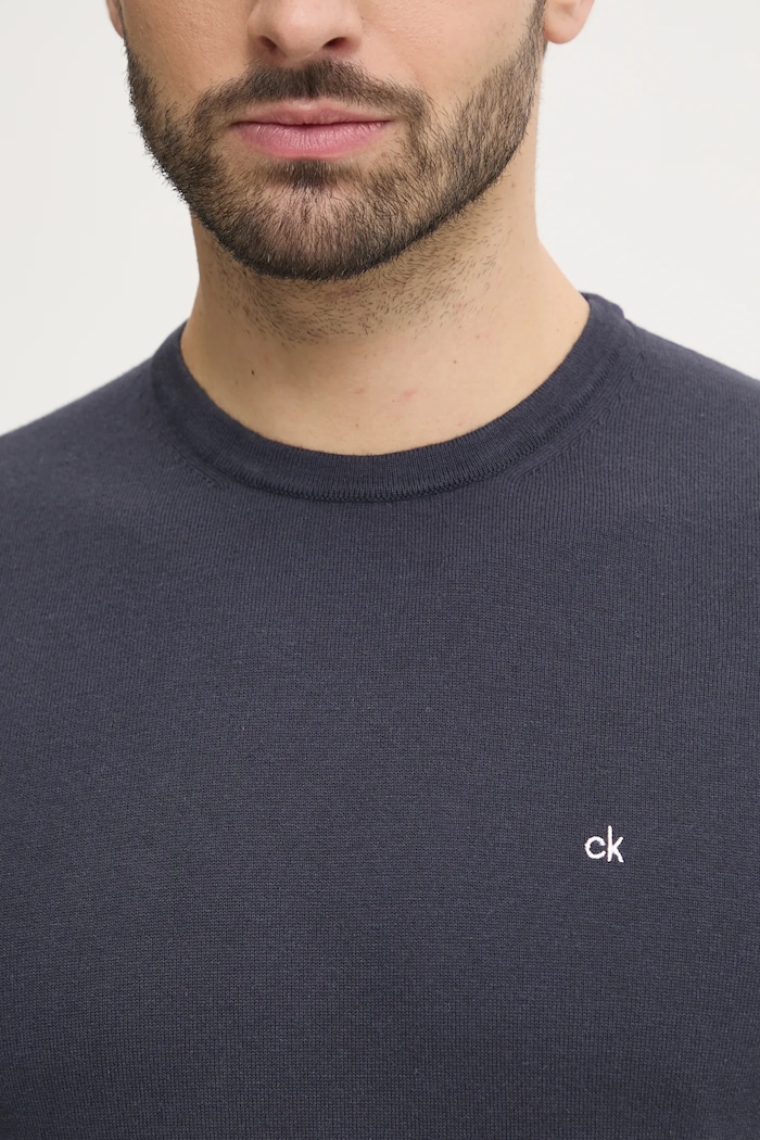 Sveter s prímesou hodvábu Calvin Klein K10K113549 tmavomodrá