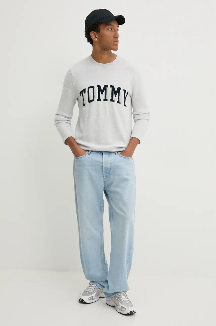 Svetr z vlněné směsi Tommy Jeans DM0DM19439 šedá AW24