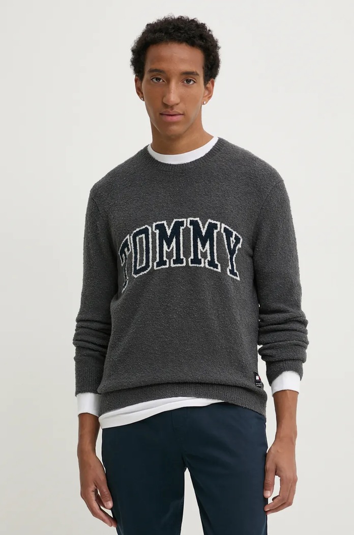 Svetr z vlněné směsi Tommy Jeans kulatý šedá DM0DM19439