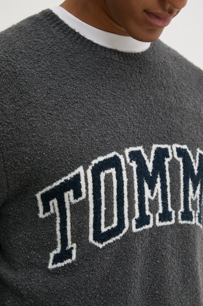 Svetr z vlněné směsi Tommy Jeans DM0DM19439 šedá