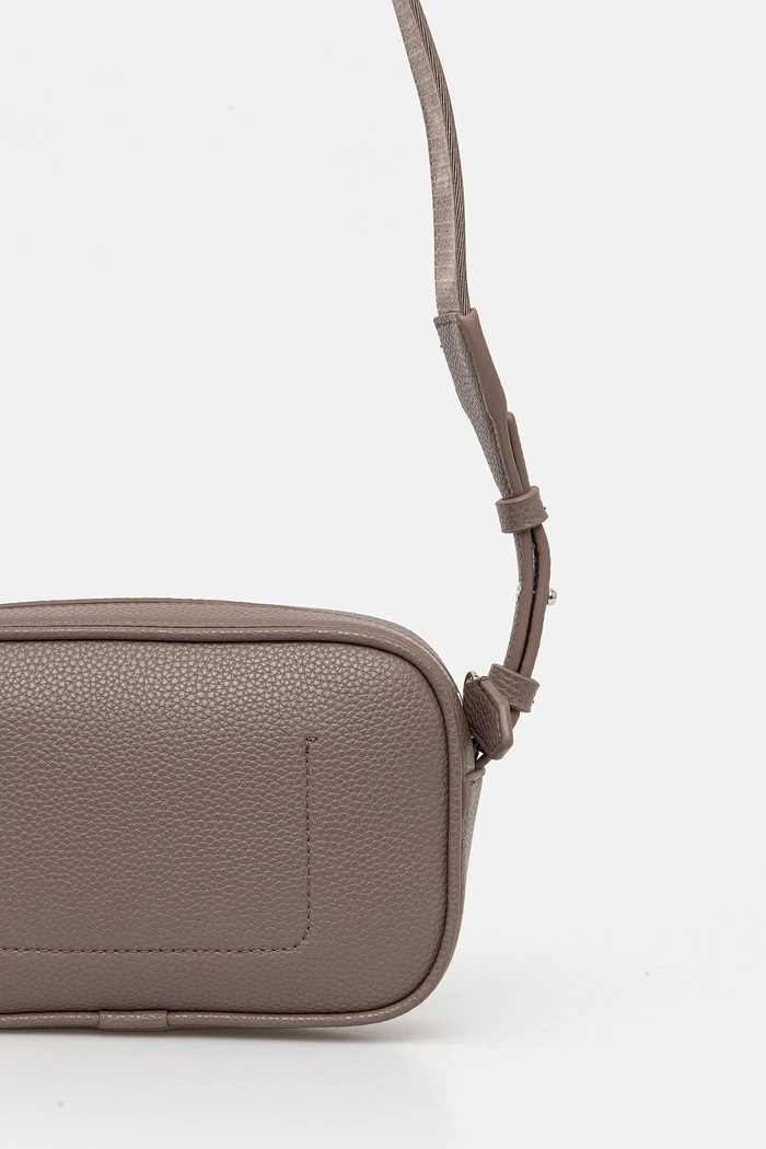 Accesorii Emporio Armani geantă crossbody pentru femei cu imitație de piele EW000537.AF12036 maro