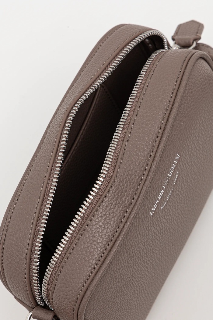 Emporio Armani geantă crossbody pentru femei cu imitație de piele EW000537.AF12036 maro