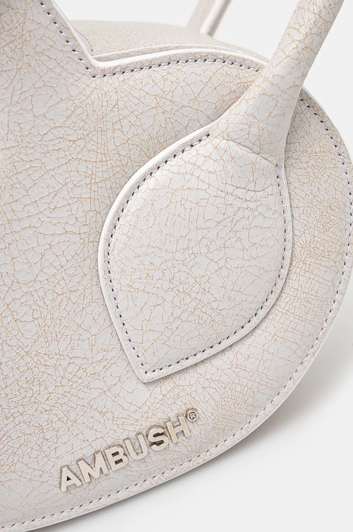 Torbica AMBUSH Crackle Heart Top Handle Bag siva BWNP028F24LEA0010100