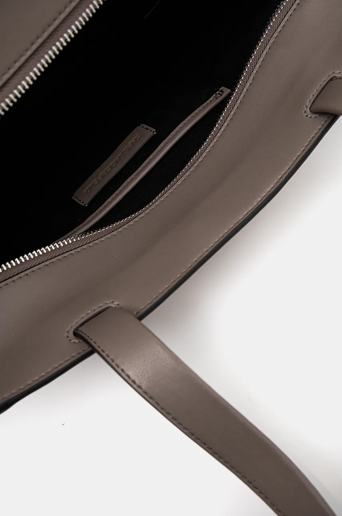 Karl Lagerfeld poseta 246W3039