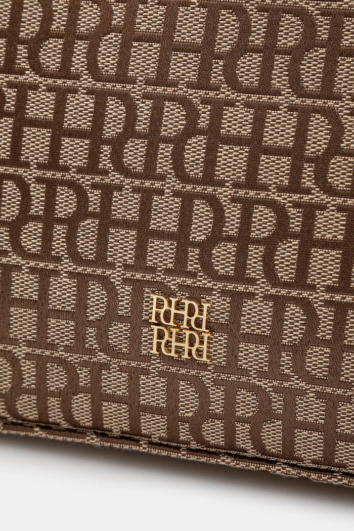 Pedro del Hierro poseta bej 1118543