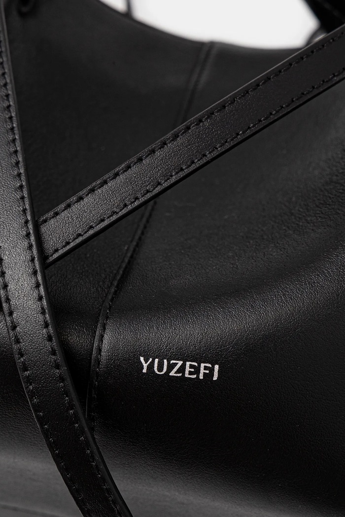 Δερμάτινη τσάντα Yuzefi MOCHI μαύρο YUZCO.HB.MO.L000
