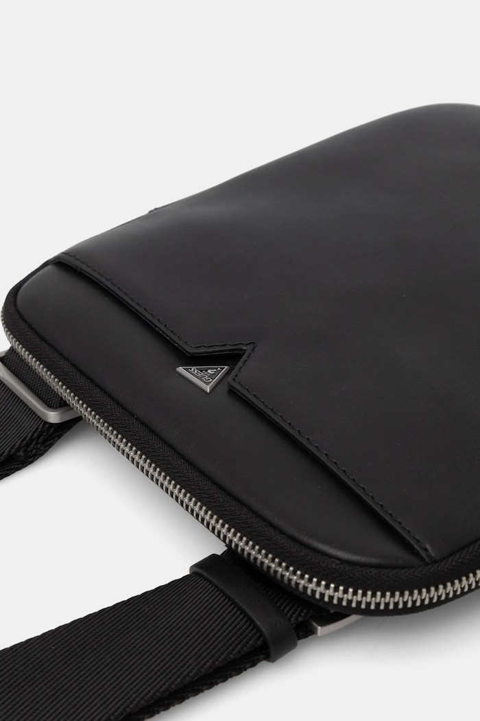 Δερμάτινο φακελάκι Guess FIRENZE μαύρο HMFISE.P4423