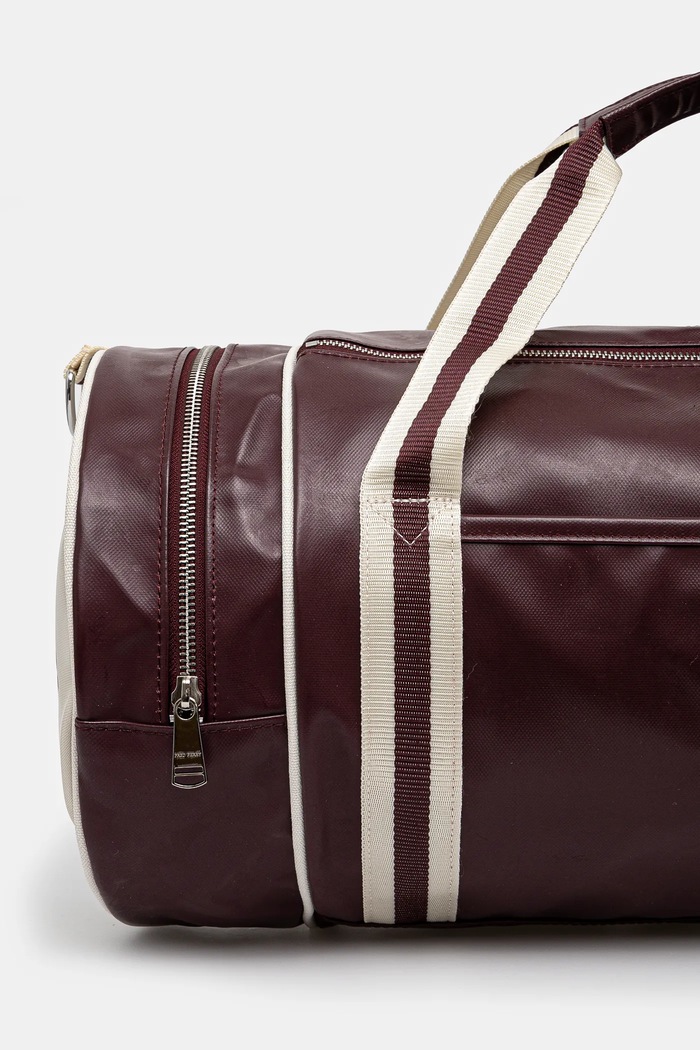 Doplňky Fred Perry Taška Fred Perry Classic Barrel Bag L7255.R82 burgundské
